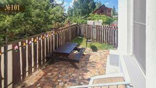 Гостиница В некотором царстве Поляны Сьют двухкомнатный с двором и кухонным уголком #101-5